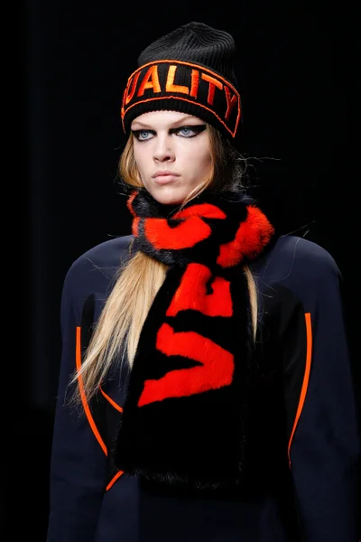 Look 19